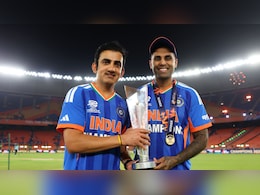 T20 World Cup 2026: 'हम तो सिर्फ जरिया हैं', चैंपियन टीम इंडिया के कोच गंभीर ने इनके सिर बांधा जीत का सेहरा, द्रविड़-लक्ष्मण को समर्पित की ट्रॉफी