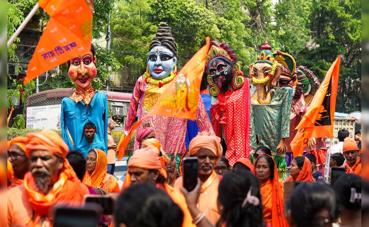 कोलकाता में रामनवमी जुलूस की झांकियां कोलकाता में रामनवमी जुलूस की झांकियां