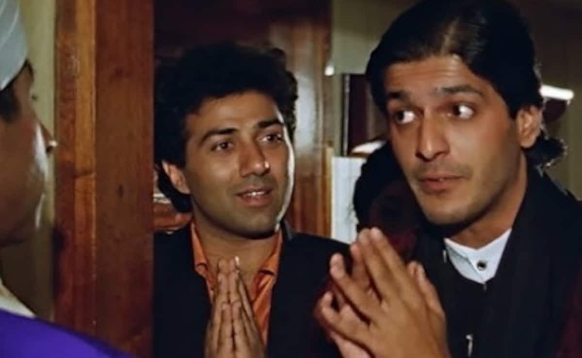 ‘विश्वात्मा’ की मुहूर्त पार्टी का 34 साल पुराना वीडियो वायरल, धर्मेंद्र, सनी, दिव्या और सोनम ने यूं दिया था कैमरे के लिए पोज