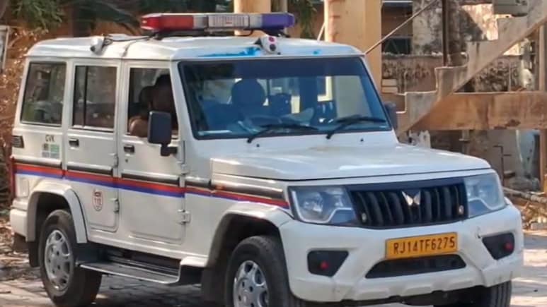 स्कूल हॉस्टल में 13 साल के छात्र ने लगाई फांसी, दोपहर हुई थी मां से मुलाकात... परिजनों ने बताया संदिग्ध