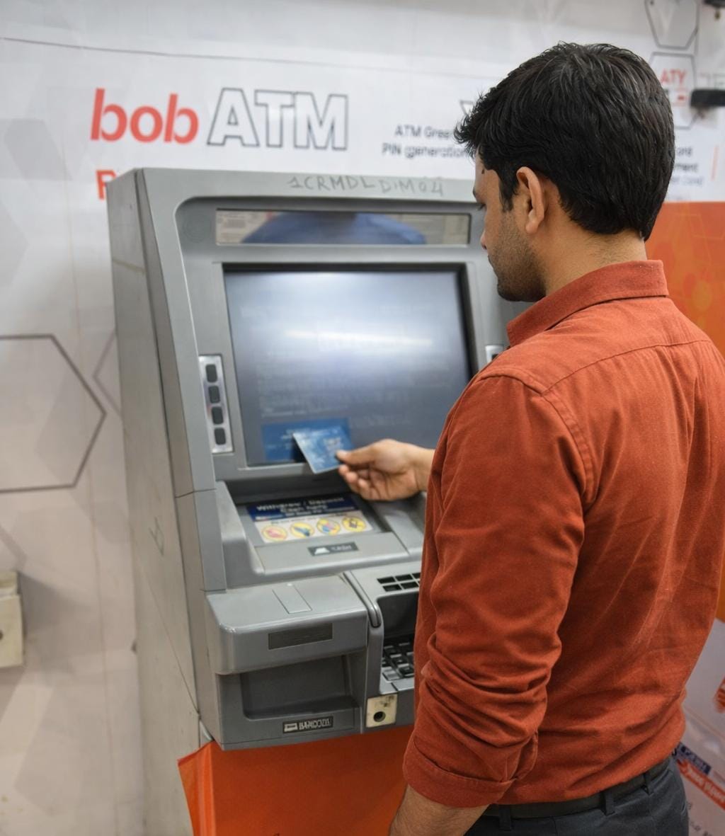 ATM से नहीं निकला कैश लेकिन खाते से कट गए पैसे? इस शख्स को ₹10,000 के बदले मिलेंगे ₹3.28 लाख, जानें रिफंड पाने का सही तरीका