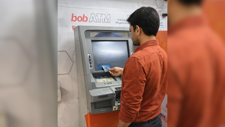 ATM से नहीं निकला कैश लेकिन खाते से कट गए पैसे? इस शख्स को ₹10,000 के बदले मिलेंगे ₹3.28 लाख, जानें रिफंड पाने का सही तरीका