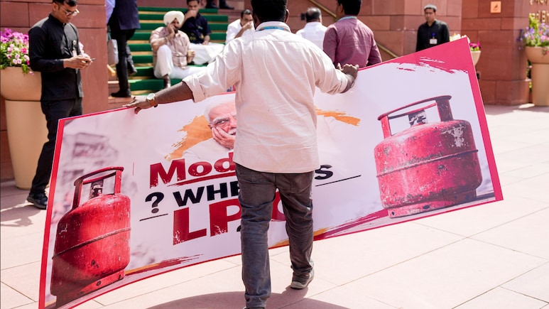 संसद परिसर में पोस्टर‑बैनर लाने वालों पर होगा सख्त एक्शन... पार्लियामेंट में मर्यादा बनाए रखने के लिए नए निर्देश जारी