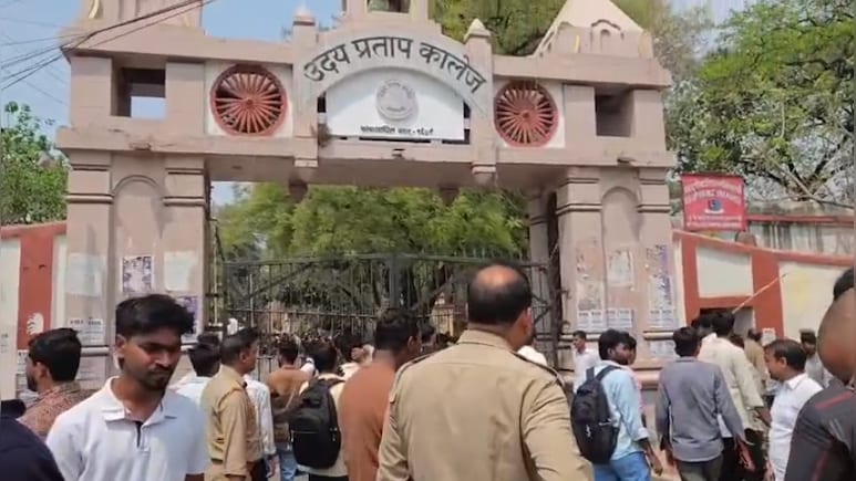 8 गोलियां मार कैंपस में ही छात्र को मौत के घाट उतारा, वाराणसी के UP कॉलेज में छात्रों के दो गुटों में मारपीट