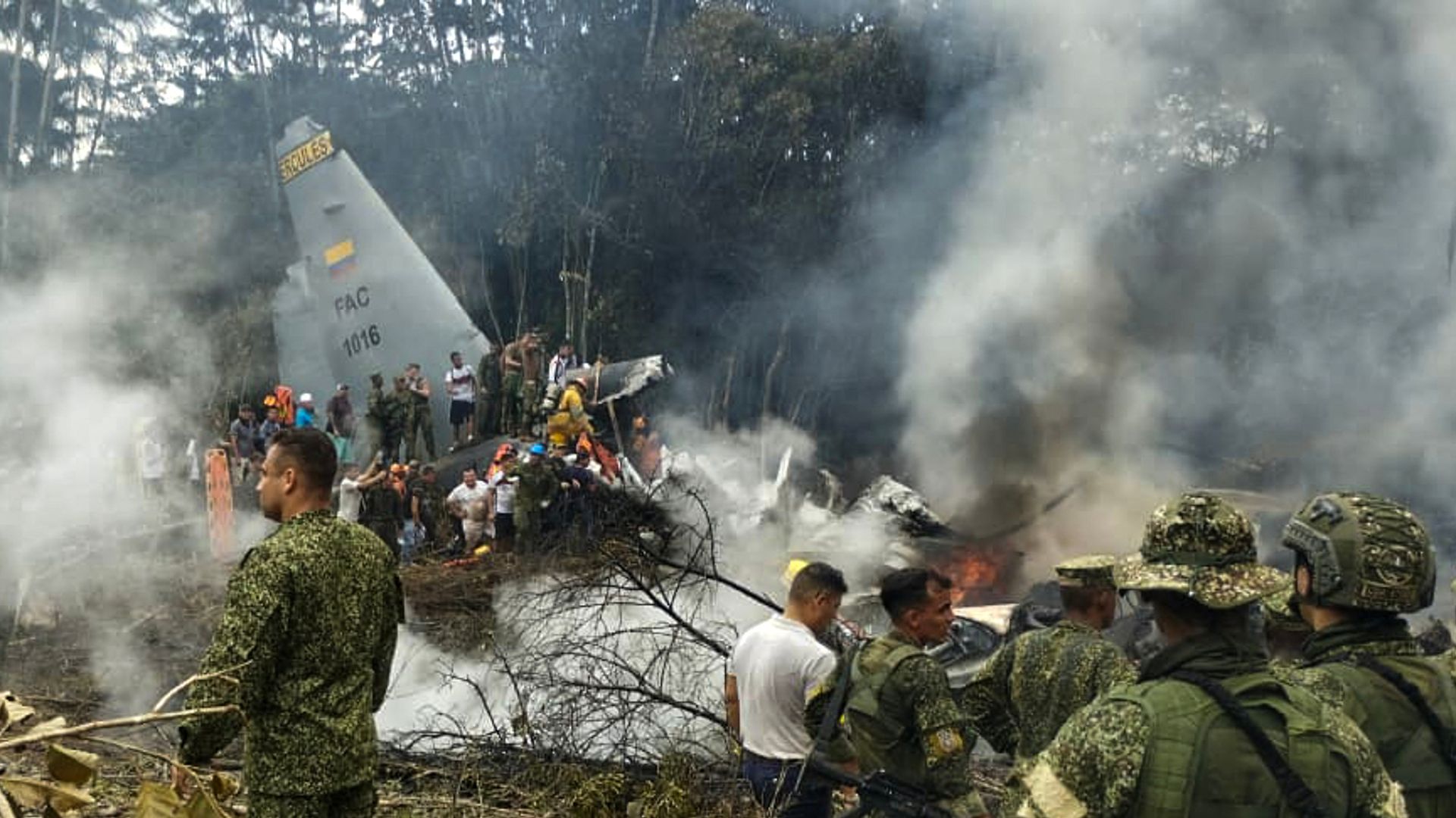 Plane Crash VIDEO: उड़ान भरते ही प्लेन ने गोता लगाया, धमाके के साथ बना आग का गोला, 66 कोलंबियाई सैनिक मरे
