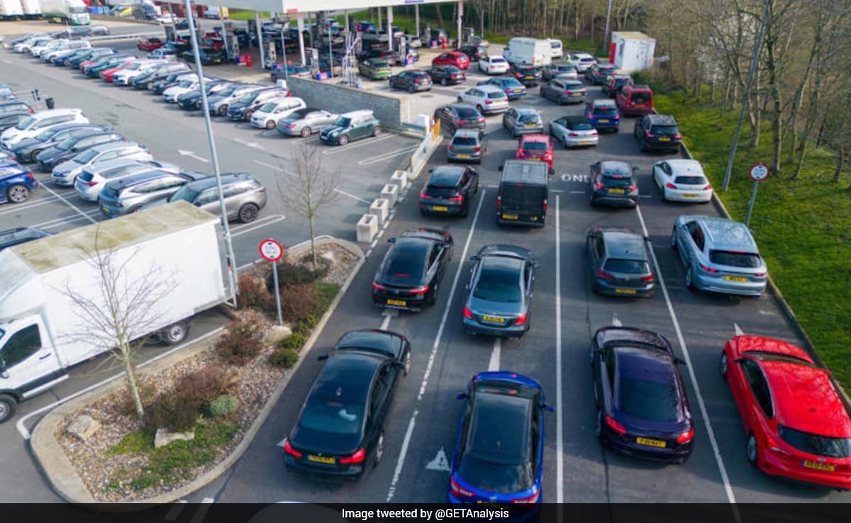 Long Queues At UK Petrol Stations Amid Fears Of Fuel Price Hike, Public Told To Avoid Panic Buying