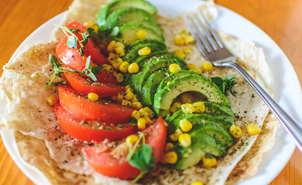 गर्मियों में आपकी थाली कैसी होनी चाहिए? जानिए हेल्दी डाइट का सही तरीका