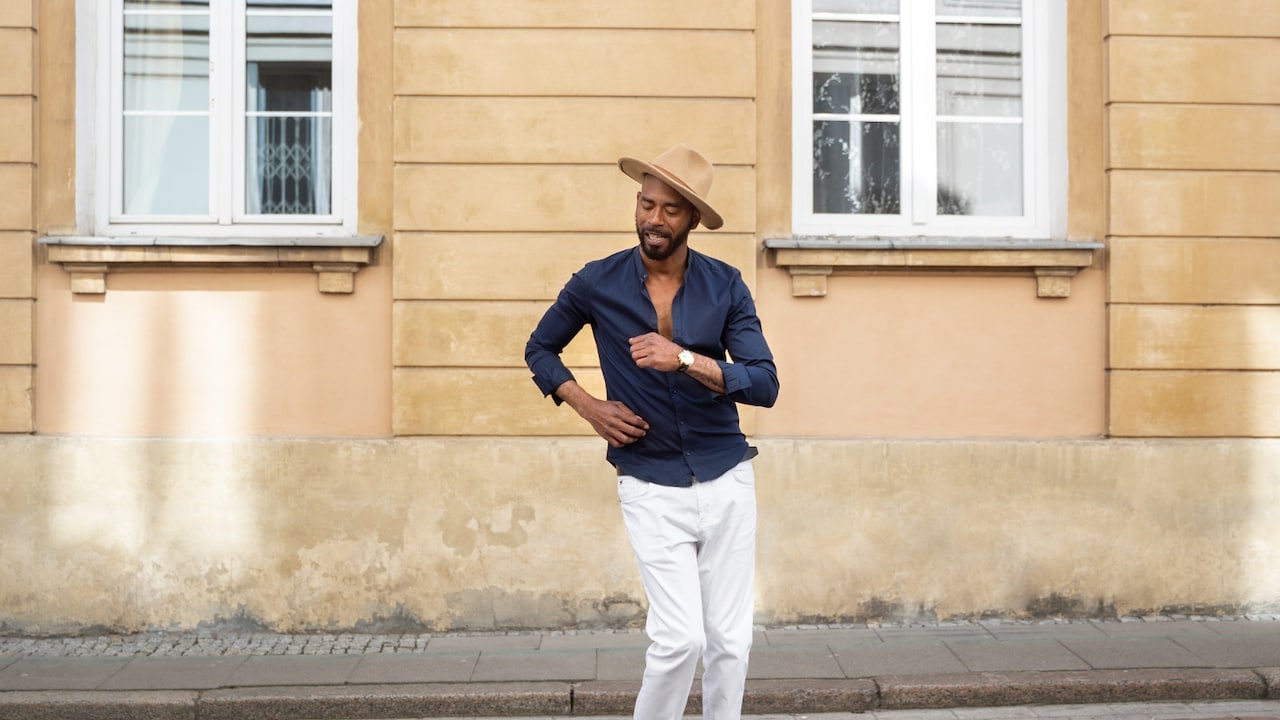 Slim Fit Chinos Vs Skinny for Men: Know Which One Works Best