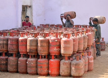 https://food.ndtv.com/news/sandwich-over-dosa-vada-bengaluru-restaurants-fall-back-on-desi-jugaad-amid-lpg-shortage-11198957