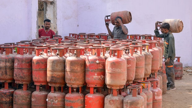 Sandwich Over Dosa-Vada, Bengaluru Restaurants Fall Back On Desi Jugaad Amid LPG Shortage