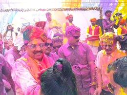 मध्य प्रदेश के सीएम हाउस में होली की धूम, फाग और रंगों के बीच नेताओं ने दी शुभकामनाएं