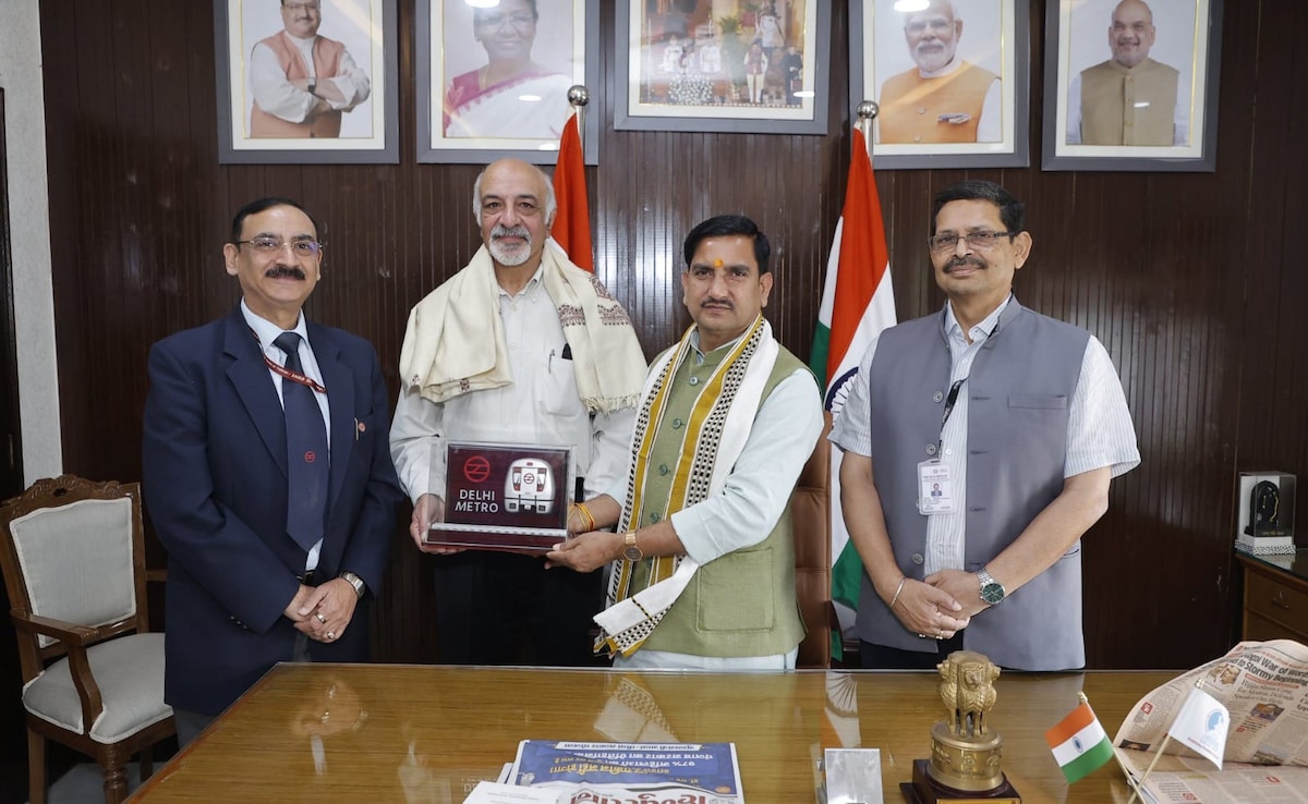 Delhi Metro Enthusiast Felicitated For Riding First Train On All New Corridors