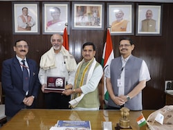 Delhi Metro Enthusiast Felicitated For Riding First Train On All New Corridors