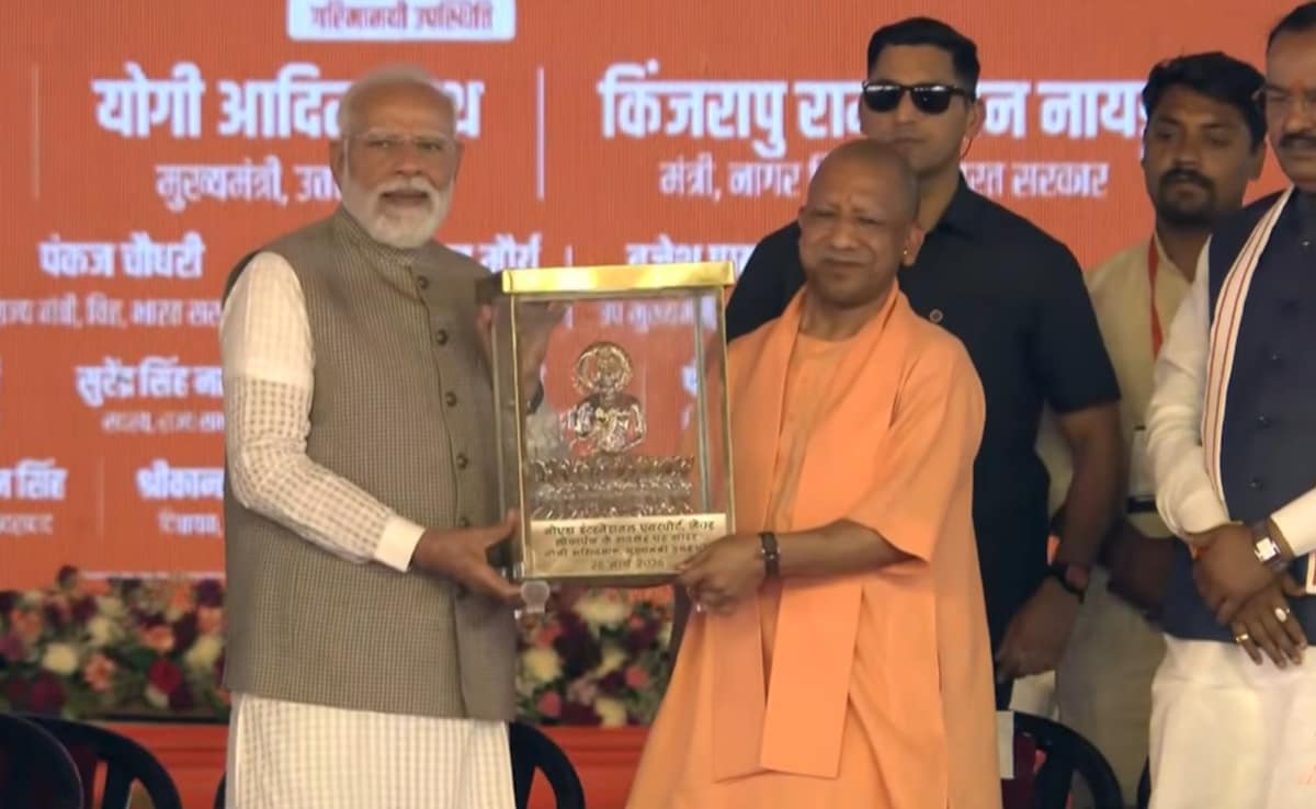 नोएडा एयरपोर्ट से हर दो मिनट में उड़ेगा एक जहाज... PM मोदी ने दबाया बटन, किया फेज-1 का उद्घाटन