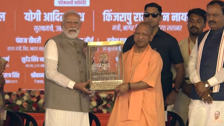 नोएडा एयरपोर्ट से हर दो मिनट में उड़ेगा एक जहाज... PM मोदी ने दबाया बटन, किया फेज-1 का उद्घाटन