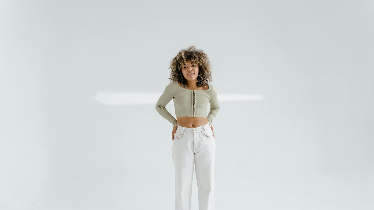 Crop Length Tops With High-Waist Bottoms: Master The Perfect Balance For A Flattering Look Crop Length Tops With High-Waist Bottoms: Master The Perfect Balance For A Flattering Look