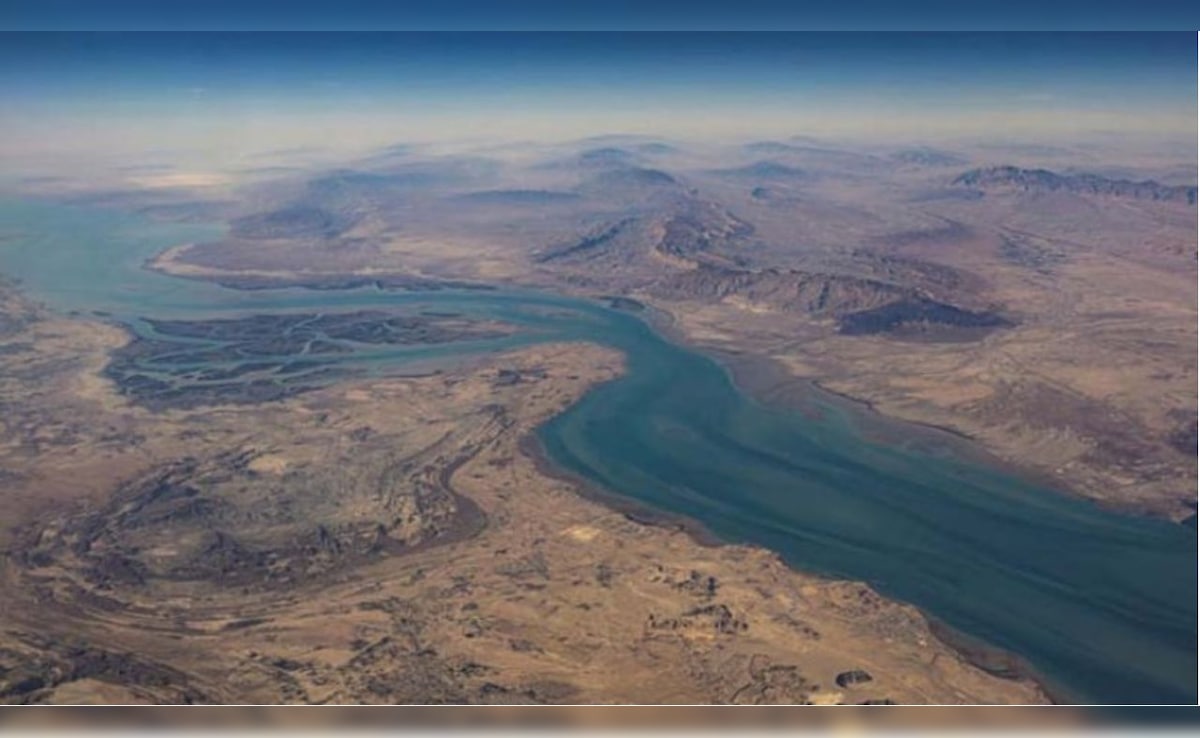 'हमारे दुश्मनों को छोड़कर सभी के लिए खुला है रास्ता', हॉर्मुज में युद्ध के बीच ईरान का बड़ा बयान