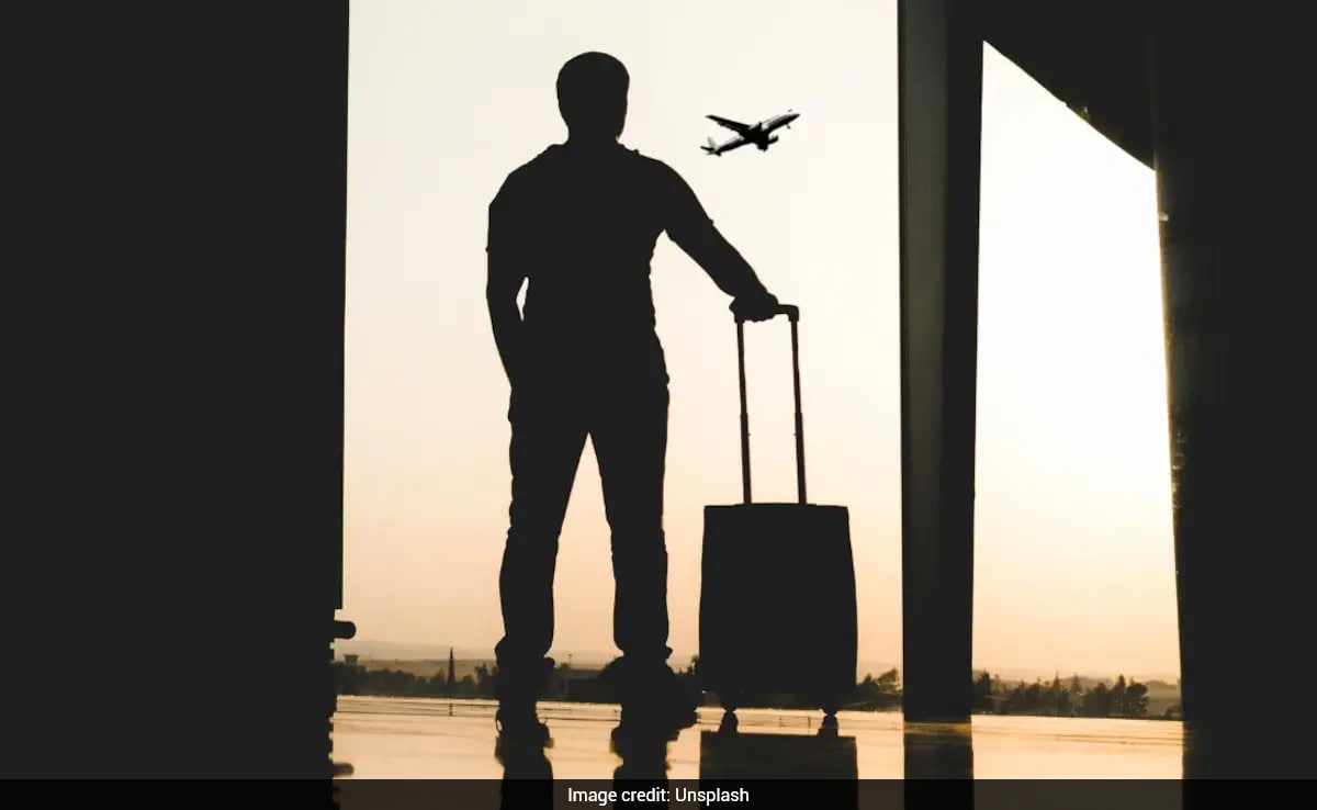 YouTuber Claims Stranded in Singapore Amid Flight Disruptions, Faces Online Criticism