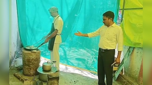 गैस सिलेंडर की किल्लत; इंडियन कॉफी हाउस समेत होटलों में पारंपरिक तरीके से हो रही कुकिंग