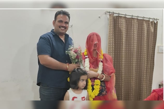 पति के साथ दीपू कंवर