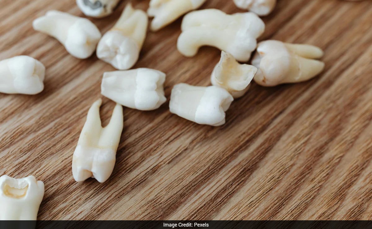 Chinese Woman Creates Detailed Sculptures Using Her Teeth, Including Replica Of Great Wall Of China