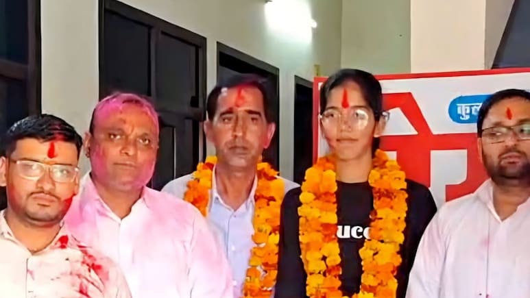 RBSE Result: स्कूल बस ड्राइवर पिता की बेटी ने किया कमाल, 10वीं में 99.17% अंक के साथ जिले में किया टॉप