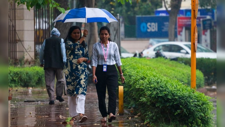 Rain Alert: पहाड़ों पर बर्फबारी, दिल्ली में फिर बारिश; 9 डिग्री तक गिरा पारा, कल सबसे खराब रहेगा मौसम!