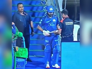 Rohits Banter With Umpire After MI Stars Bat Gets Almost Fails Bat Test