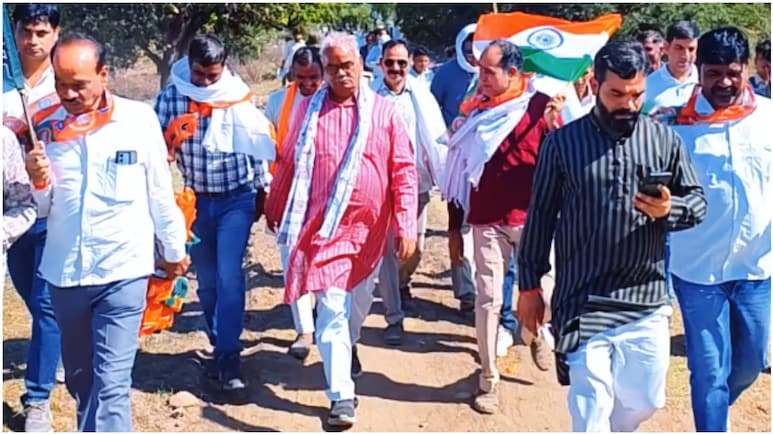 मदन दिलावर की पदयात्रा का दूसरा दिन: ग्रामीणों के बीच पहुंचे राजस्थान के शिक्षा मंत्री, मौके पर ही हुआ फैसला