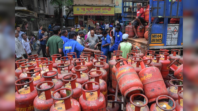 LPG Crisis: Zomato, Swiggy Revenue Can See 3% Quarterly Hit If Disruption Lasts A Week, Say Analysts