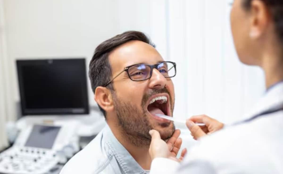 There are more than 100 types of HPV infections, of which around 40 can spread through direct sexual contact to the genitals, as well as the throat and mouth. Photo: Freepik