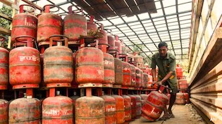 LPG Cylinder Tips: 15-20 दिन ज्यादा चलेगा गैस सिलेंडर, बस अपनाएं ये 5 आसान हैक्स