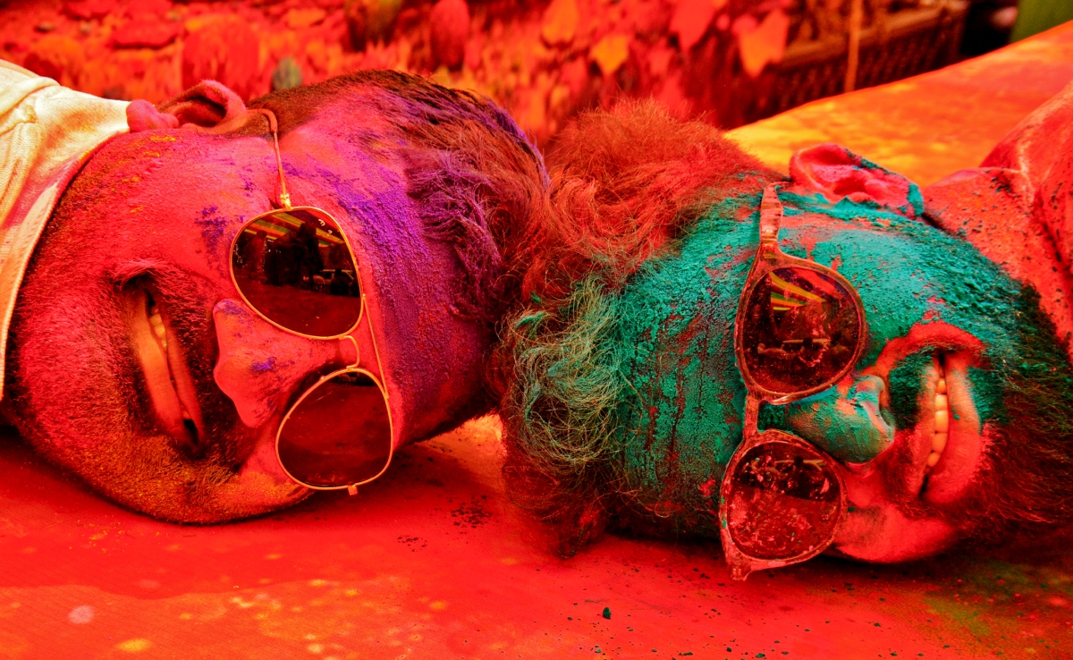 होली: भारत के समाज में कैसे रचा-बसा है यह पर्व