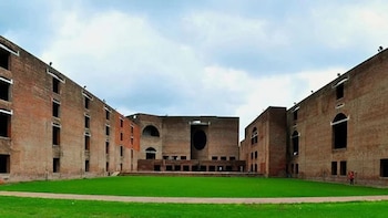 IIMA Moves All Dubai Campus Students To Ahmedabad Amid Middle East Conflict