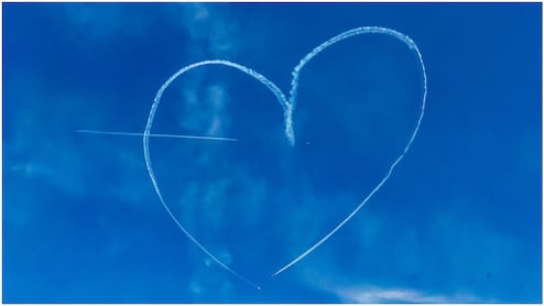 Suryakiran Air Show: हिमाचल में पहली बार वायुसेना का भव्य एयर शो, 22 मिनट तक थमी रही सांसें; लड़ाकू विमानों ने हवा में बनाया 'दिल'