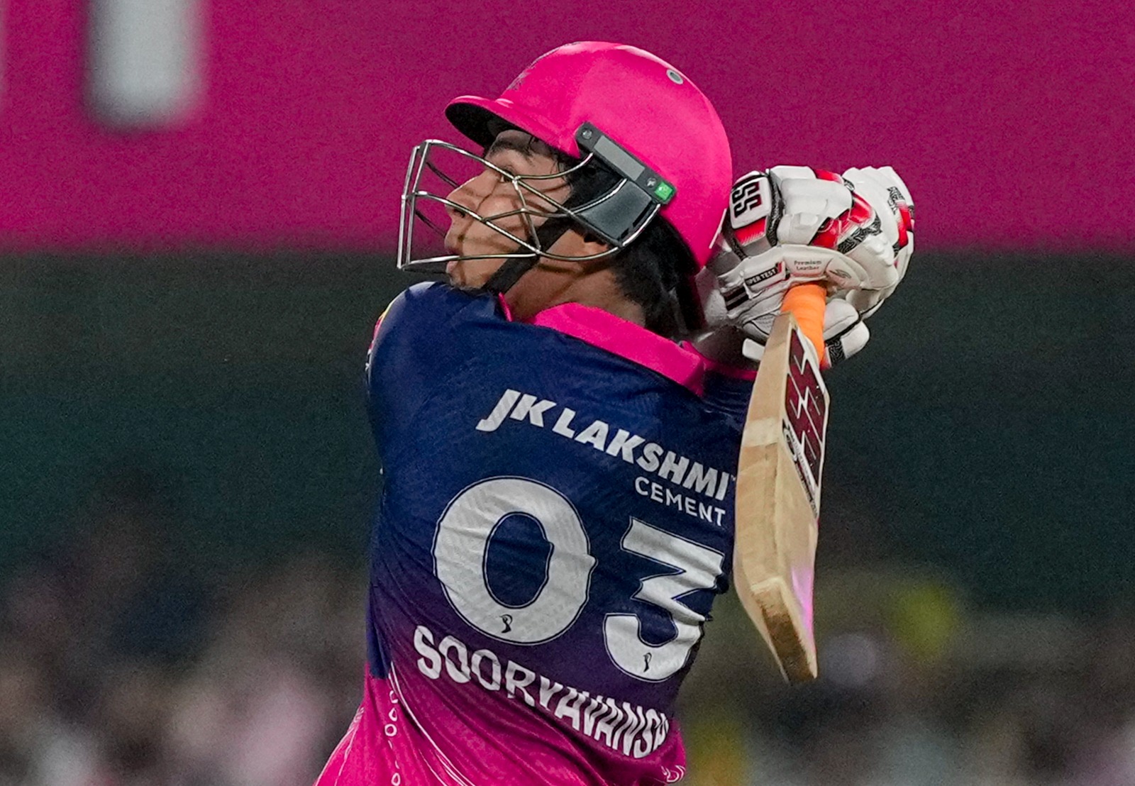 RR vs MI LIVE Score, IPL 2026: यशस्वी जायसवाल और वैभव सूर्यवंशी की तूफानी बल्लेबाजी, बुमराह को जड़ा छक्का