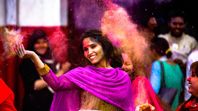 होली 2026 और बदलता मौसम ! ऐसे मनाएं त्योहार, सर्दी-जुकाम से रहें दूर...