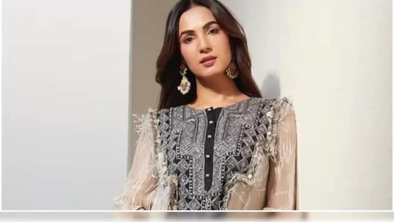 Sonal Chauhan Heads Back To India After Being Stranded In Dubai Amid Middle East Tensions