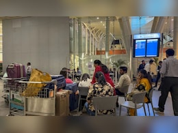 ईरान-इजराइल युद्ध के बीच खाड़ी देशों की उड़ानें ठप, यात्रा से पहले ऐसे चेक करें अपनी फ्लाइट का स्टेटस