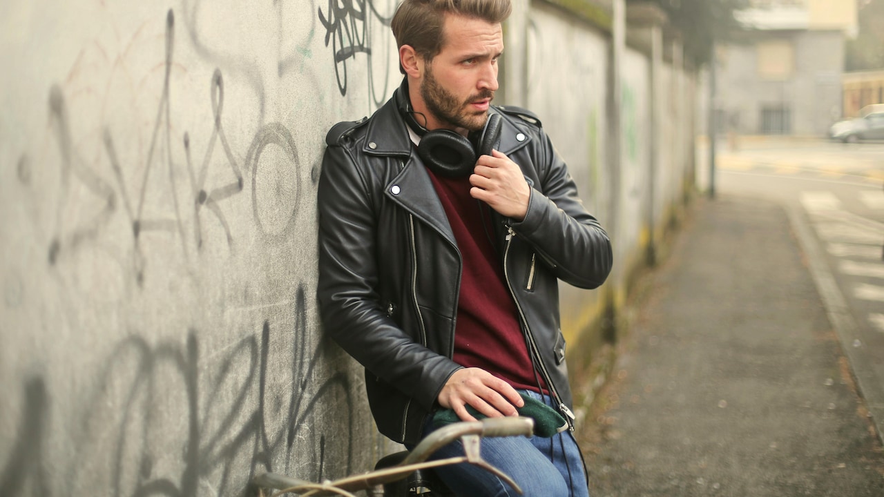 Heres why lightweight jackets feel comforting in transition weather