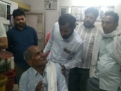 यूपी में मजाक बना जानलेवा, सपेरे ने बुजुर्ग के गले में डाला सांप, फिर आ गई बड़ी मुसीबत