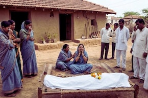 Jalgaon News : 50 लाखांसाठी पतीच्या मृत्यूचं 'रिपिट टेलिकास्ट'; जळगावातील 9 जणांच्या कृत्याने पोलिसही हादरले!