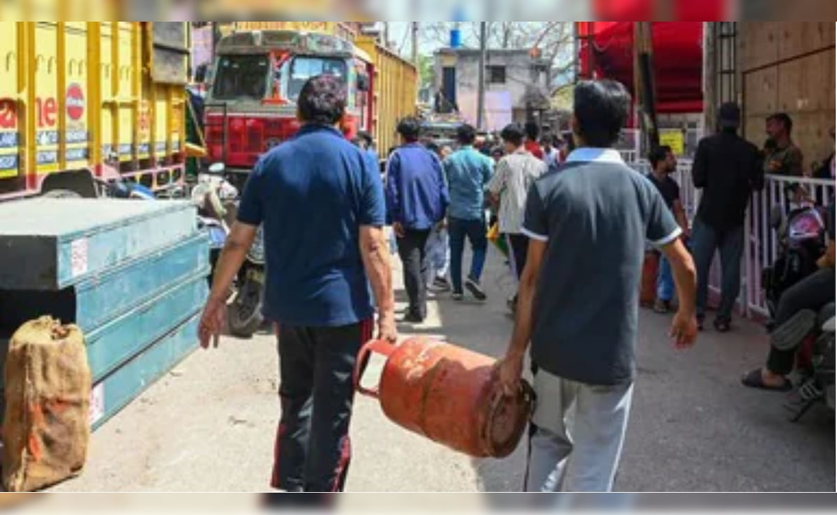 LPG, पेट्रोल, सीएनजी को लेकर देश में क्या हैं हालात? सरकार ने दे दिया पूरा अपडेट