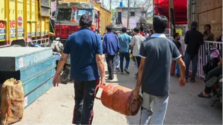 LPG, पेट्रोल, सीएनजी को लेकर देश में क्या हैं हालात? सरकार ने दे दिया पूरा अपडेट