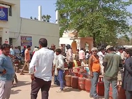 मऊगंज में सिलेंडर की किल्लत, सिलेंडर लेकर थाने पहुंचे ग्रामीण, लोगों ने किया हंगामा