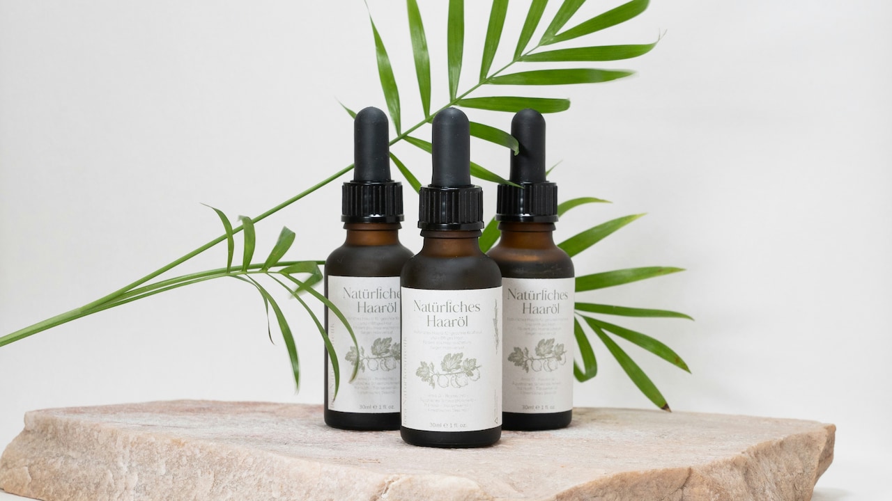 5 Best Professional Hair Oils That Hydrate Your Strands Without Any Oily Build-up