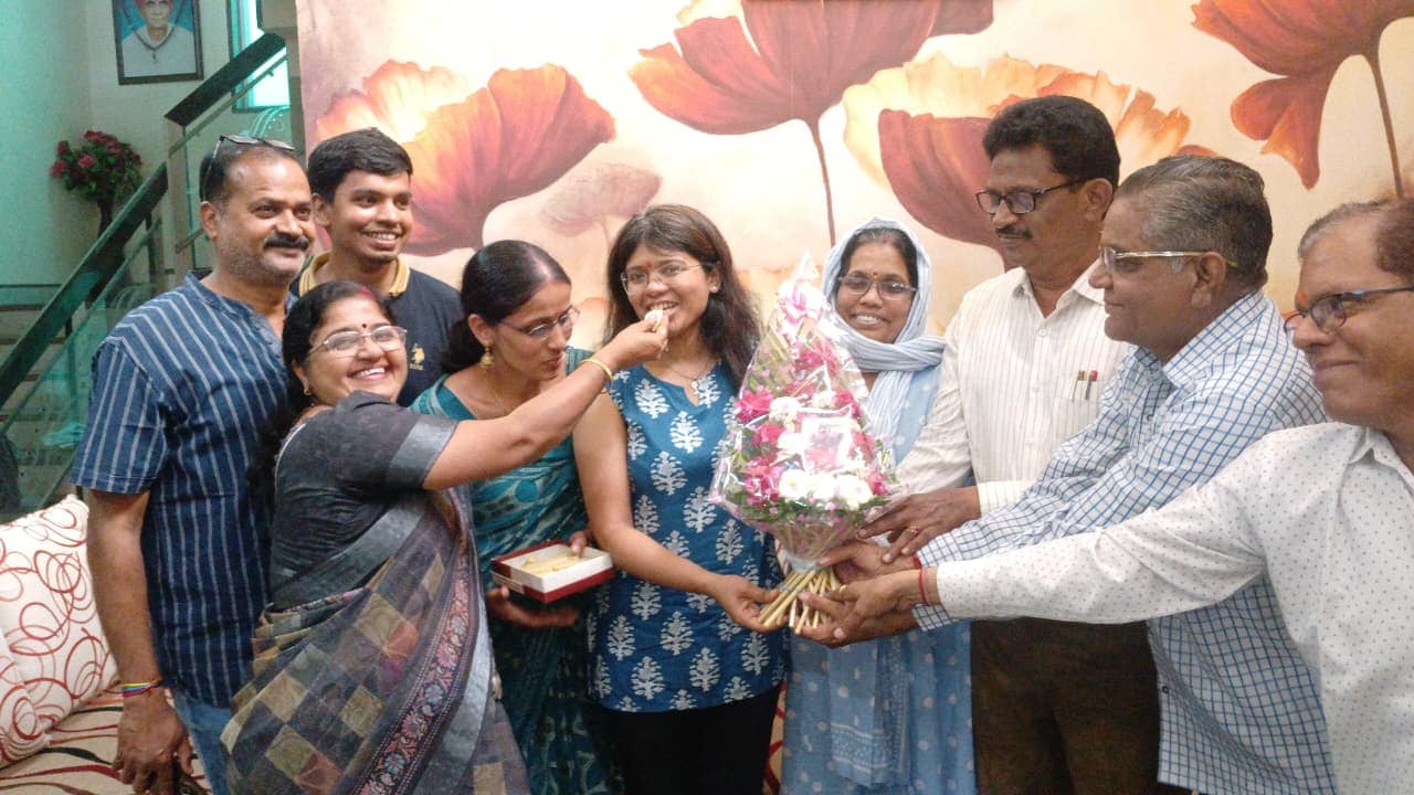 Rupal Jaiswal success story IAS