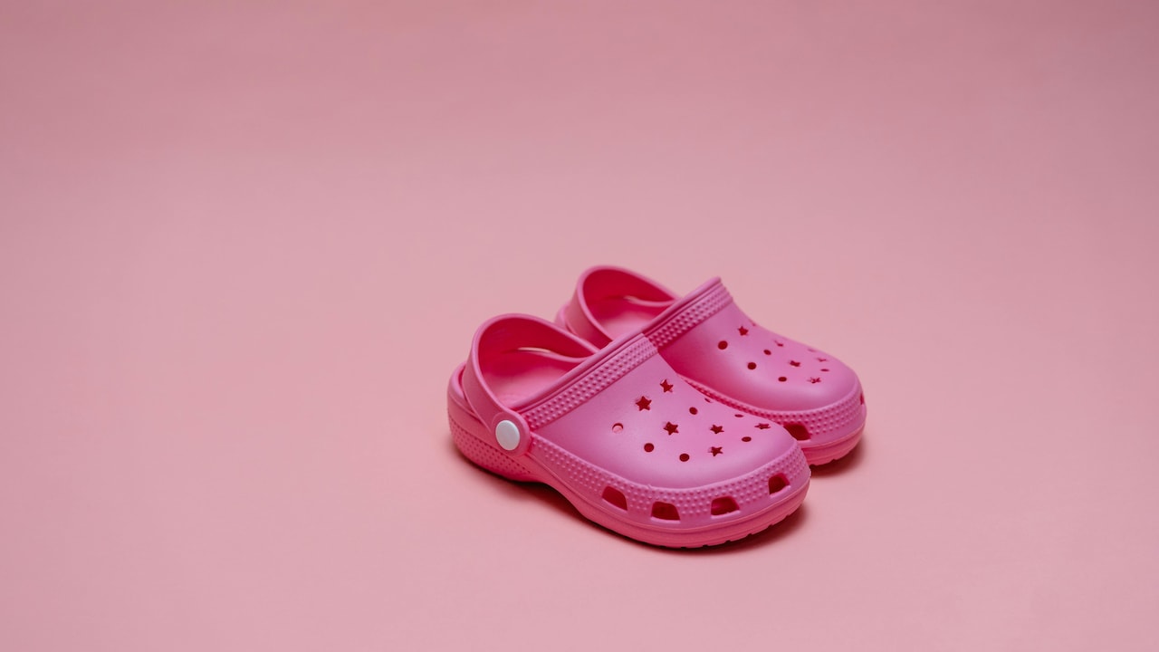 Get ready to enjoy the summer with these summer crocs under ₹5,000 Get ready to enjoy the summer with these summer crocs under ₹5,000