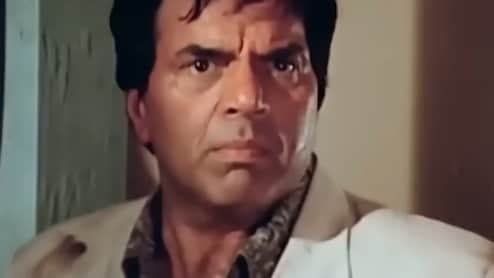 धर्मेंद्र की वो फोटो, जिसमें मां के पैर छूते और साड़ी ठीक करते दिखे हीमैन, रेयर तस्वीर में बॉबी देओल भी आएंगे नजर