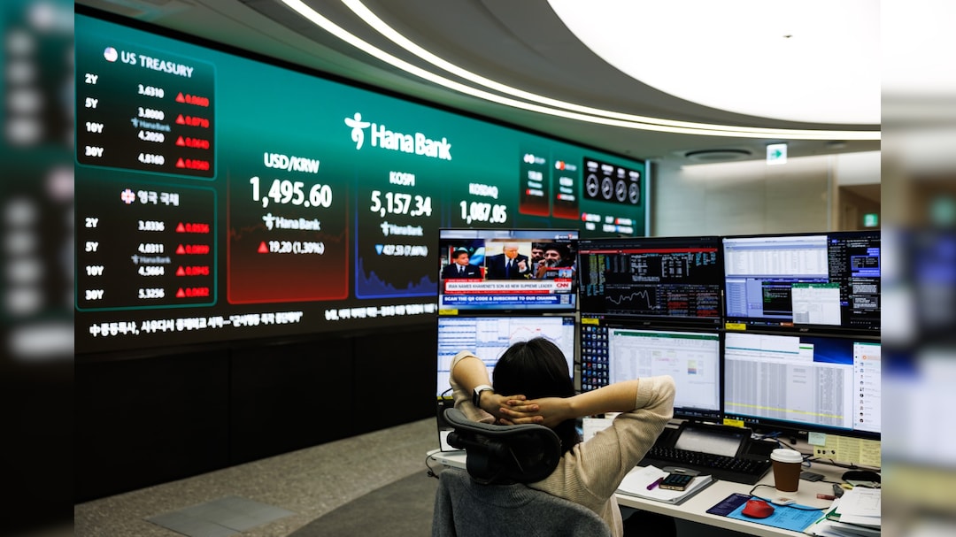 Foreigners Set To Pull Record Capital From Emerging Asia Stocks